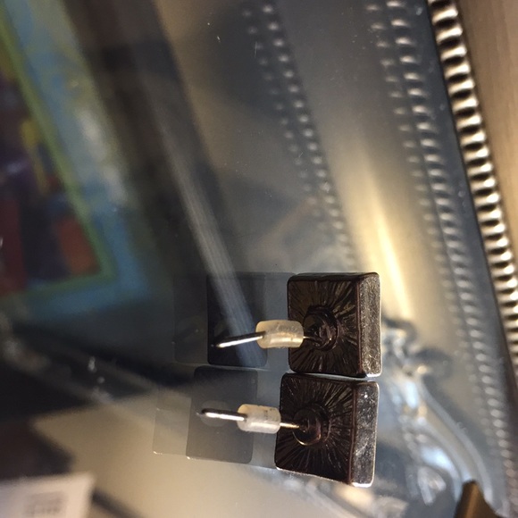 Really cute square shaped earrings!!💍 - Picture 2 of 2